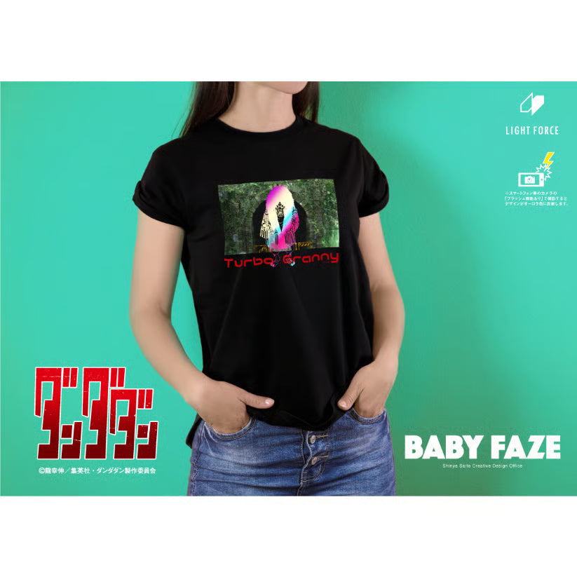 TVアニメ『ダンダダン』オーロラリフレクションTシャツ　ターボババア/XL